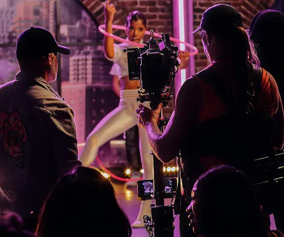 How Style and Presentation Influence First Impressions in the Film Industry