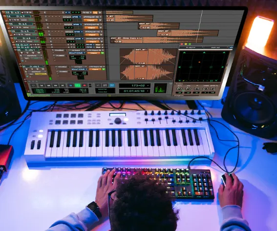 Sound Design in Fast-Paced Experiences: Games and Film