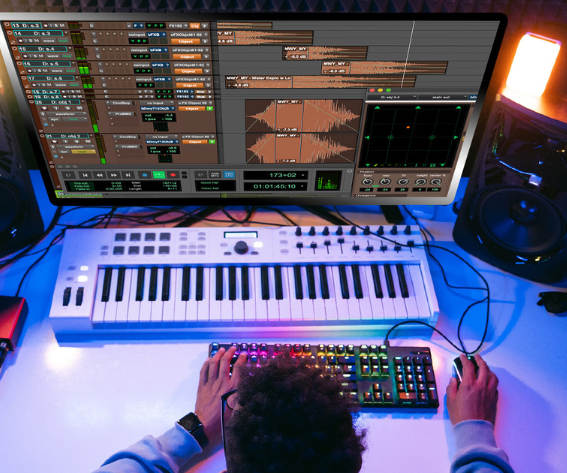 Sound Design in Fast-Paced Experiences: Games and Film