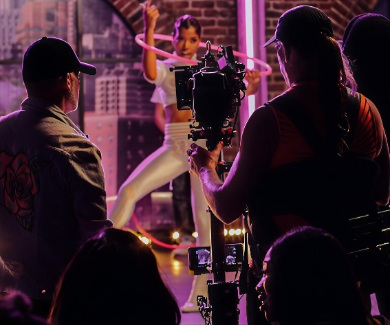 How Style and Presentation Influence First Impressions in the Film Industry